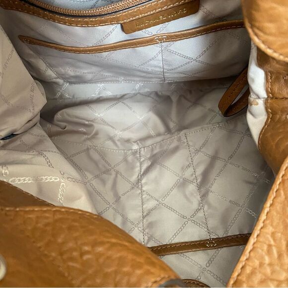 Michael Kors Uptown Astor Bag - Picture 9 of 9